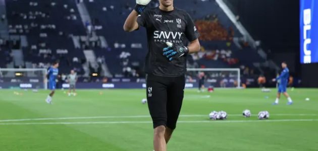 رسميًا: ياسين بونو يواصل رحلته الذهبية مع الهلال حتى 2028